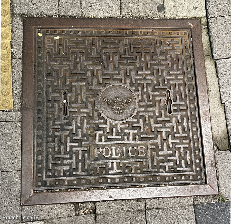 Busan - A manhole cover used by the Busan Police