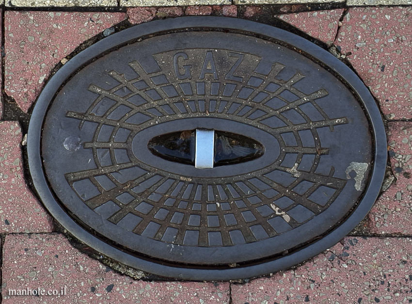 Blois - Elliptical gas manhole cover
