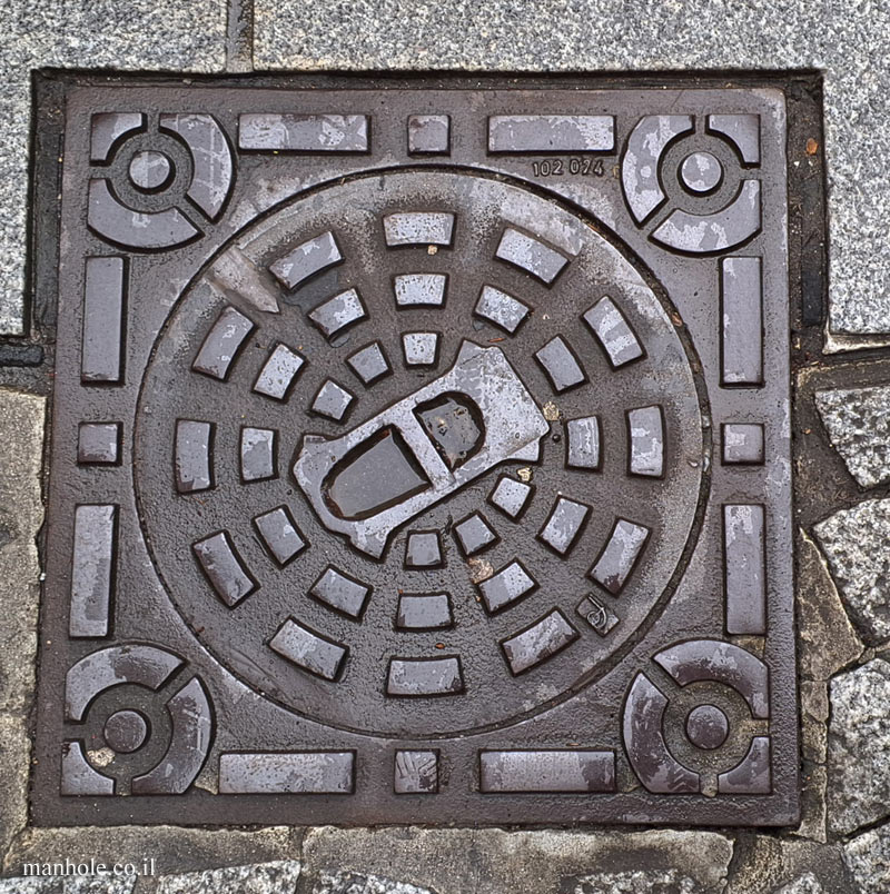 Nantes - a lid with circles of rectangles