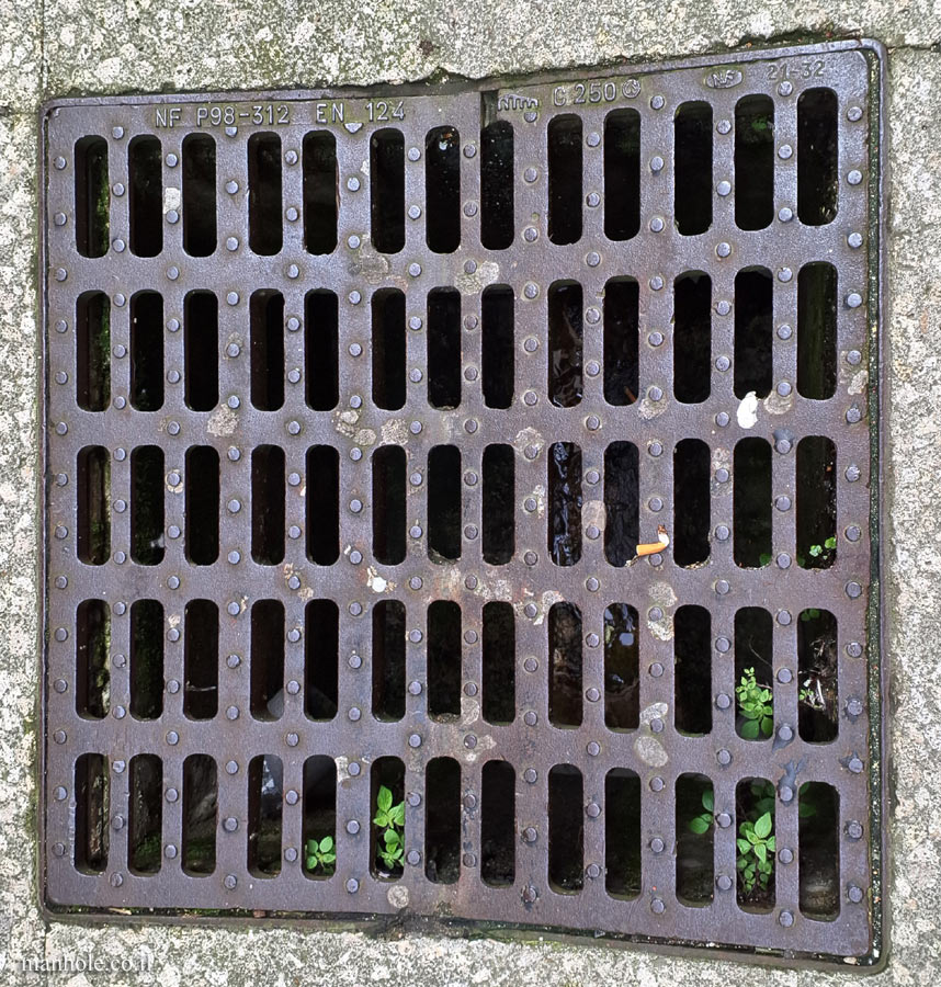 Blois - Concave Drain Cover