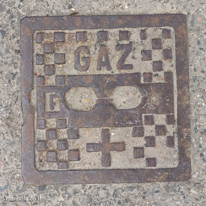 Warsaw - small square gas manhole cover (3)