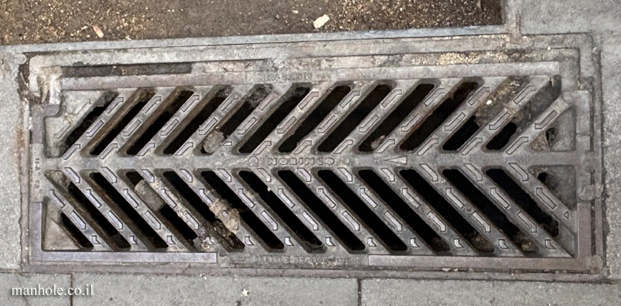 Barcelona - Drain cover with diagonal drainage slots