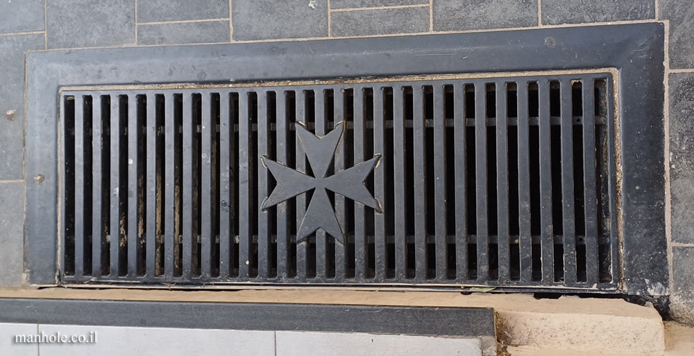 Rabat (Malta) - Sidewalk drain with a cross or star on it (2)