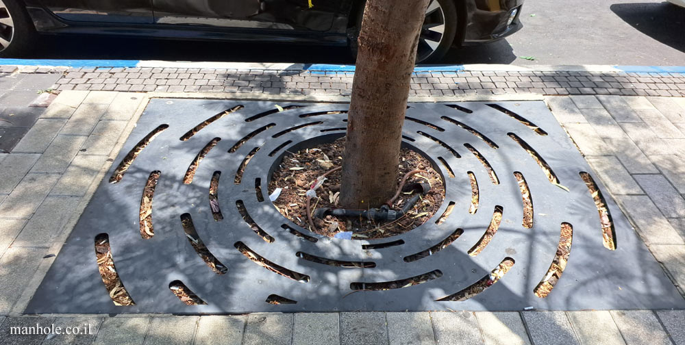 Nahariya -  A tree grate