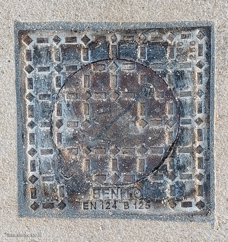 Cascais - a cover with a background of squares made up of lines and diamonds