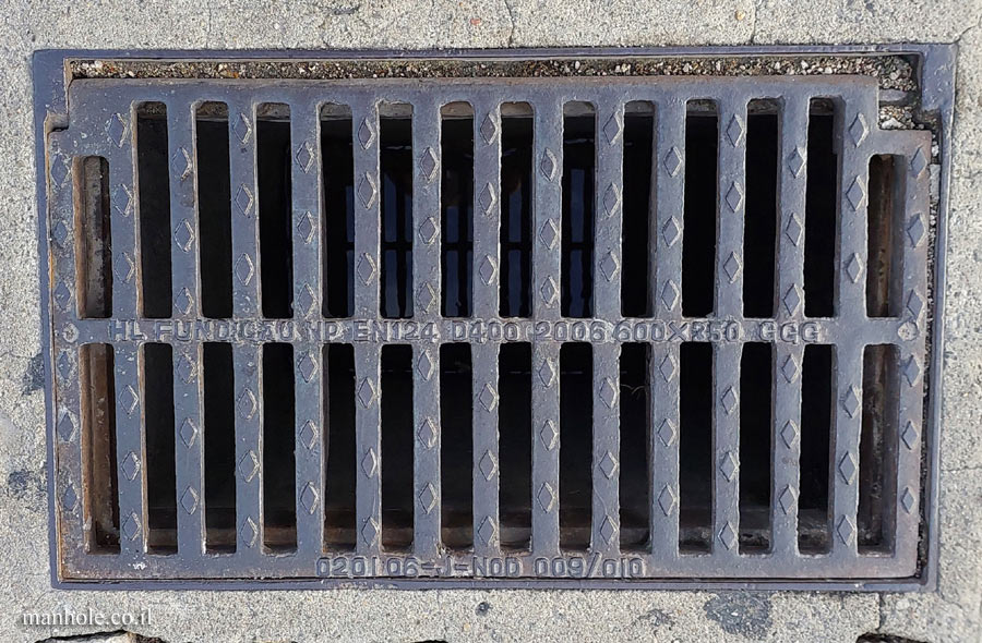 Cascais - Sidewalk drainage - 2006 (2)