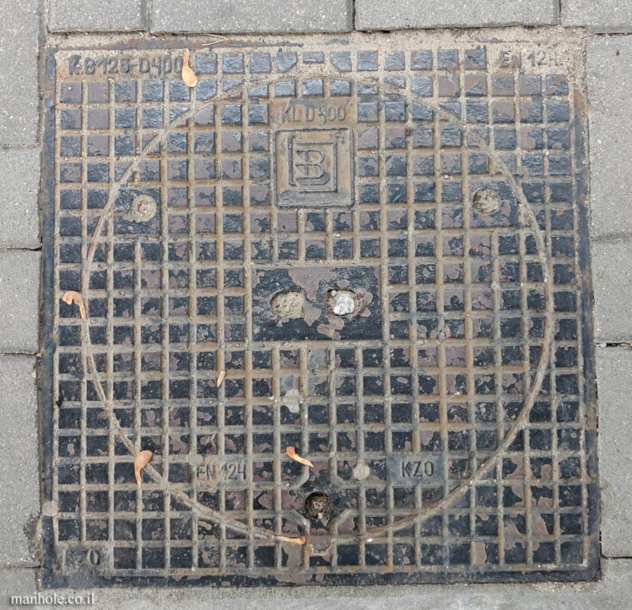 Warsaw - round cover with squares (23)