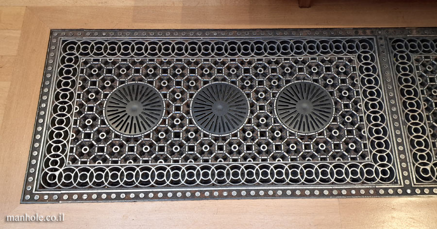 London - National Gallery - Drain/Ventilation Cover
