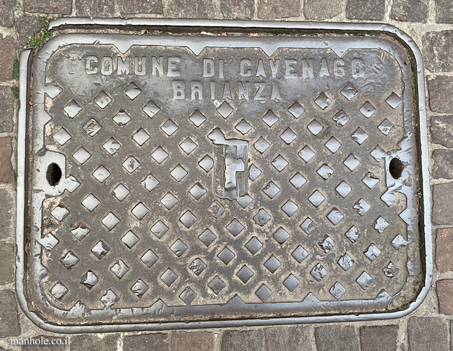 Cavenago di Brianza - a lid with the symbol of the Fascist Party on it