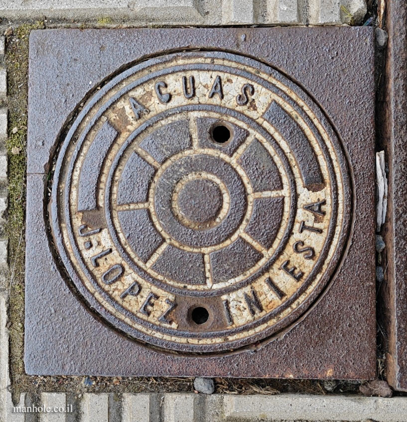 Icod de los Vinos - Water manhole cover