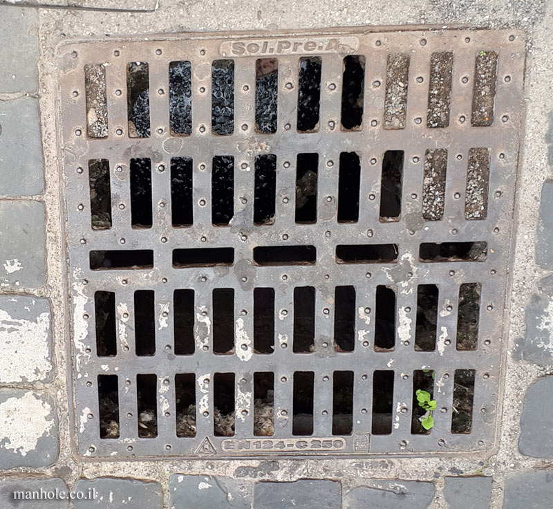 Rome - Drain covers with embossed points for decoration
