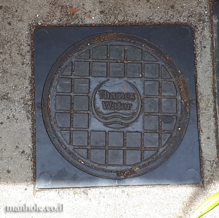 London - THAMES WATER - A small cover