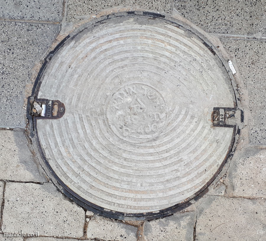 Tel Aviv - A round concrete cover