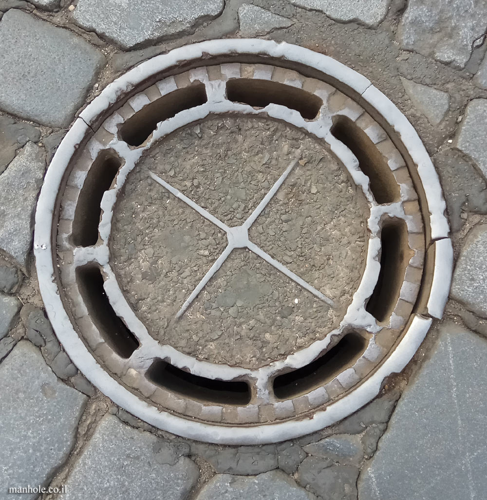 Prague - Round drainage cover