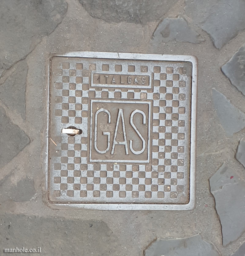 Rome - gas - cover with the background of a chessboard 2