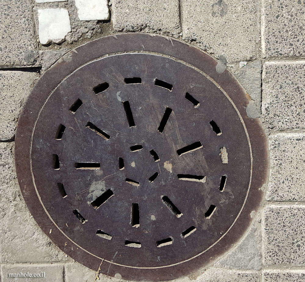 Brasov - Cover with radial drainage slots