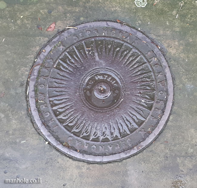 London - Hampstead - heating  - coal hole - Cover with a sun-shaped background