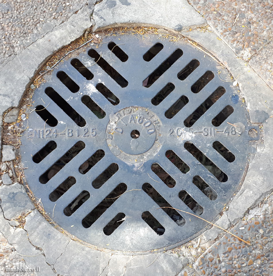 Tel Aviv - drainage - round lid with drainage holes - 2015