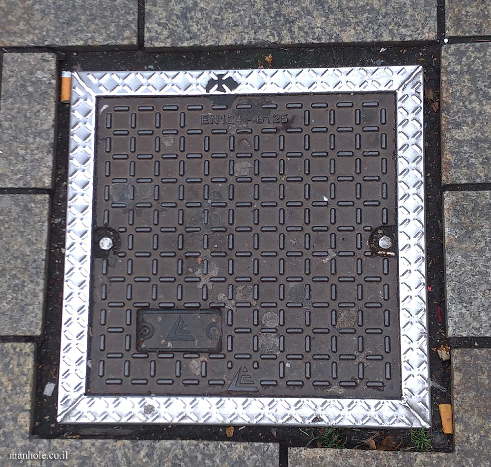 Leipzig - a square cover surrounded by a white strip