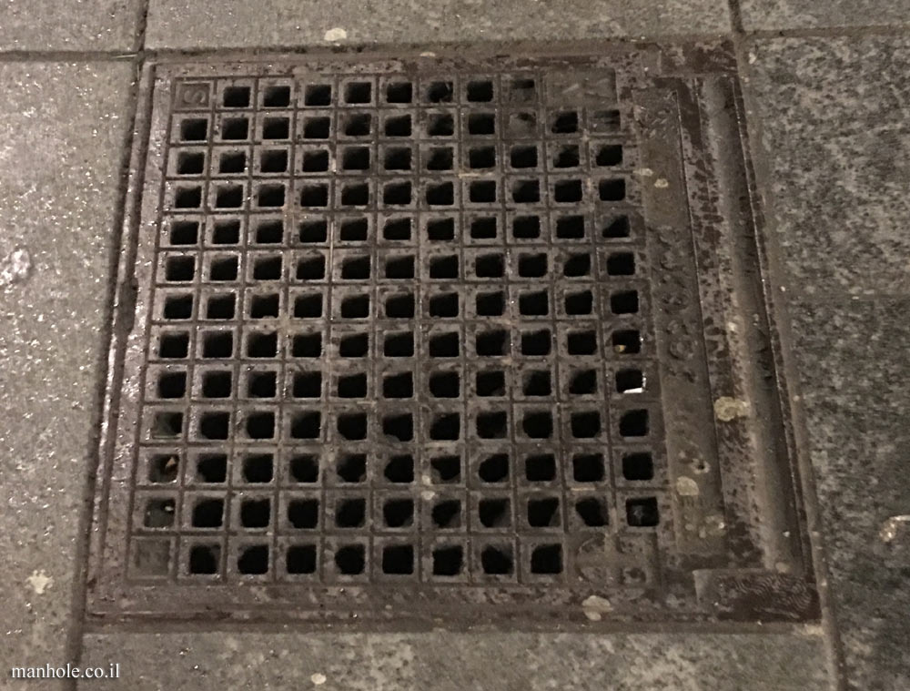 Vienna - drainage with a lot of small holes