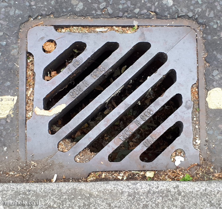 London - A Network of grooves drainage - diagonal (2)