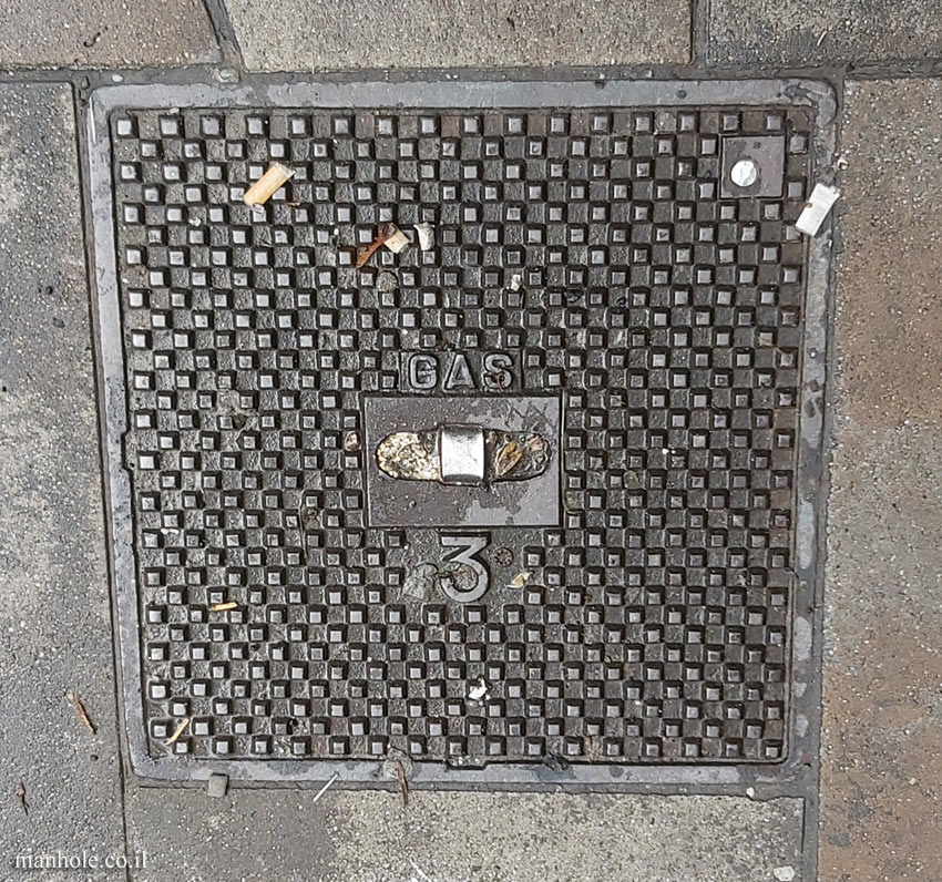 Budapest - Square gas cover with lifting handle