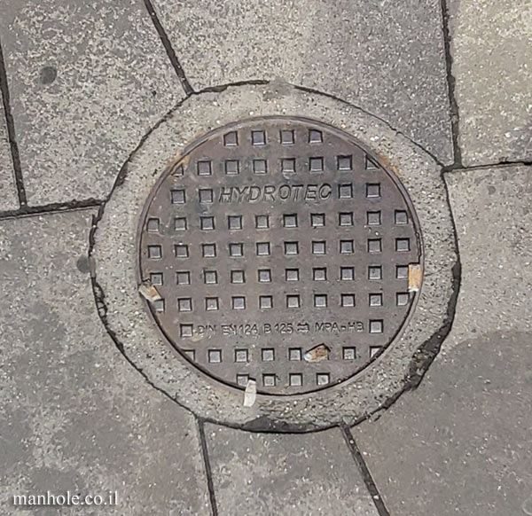 Budapest - a small round lid with square bumps