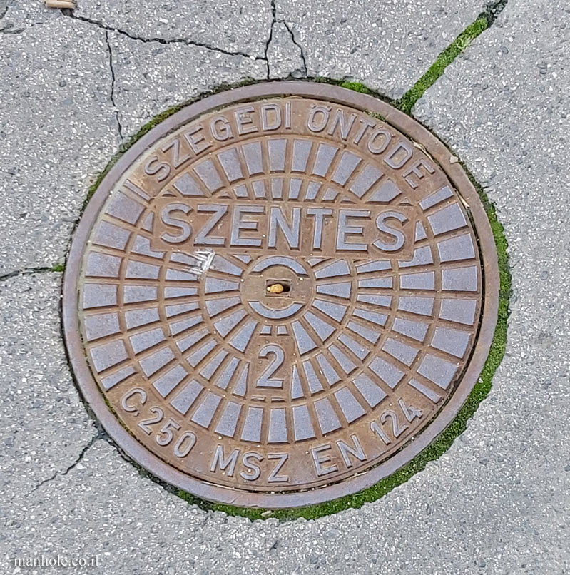 A manhole cover that is supposed to be in Szentes and is located in Buda, Budapest