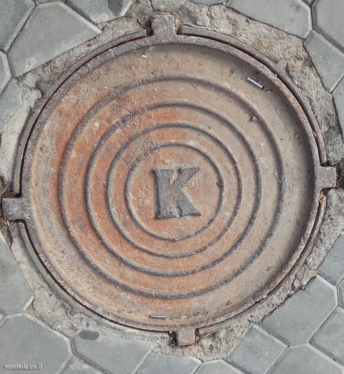 Baku - Round cap with letter K in center