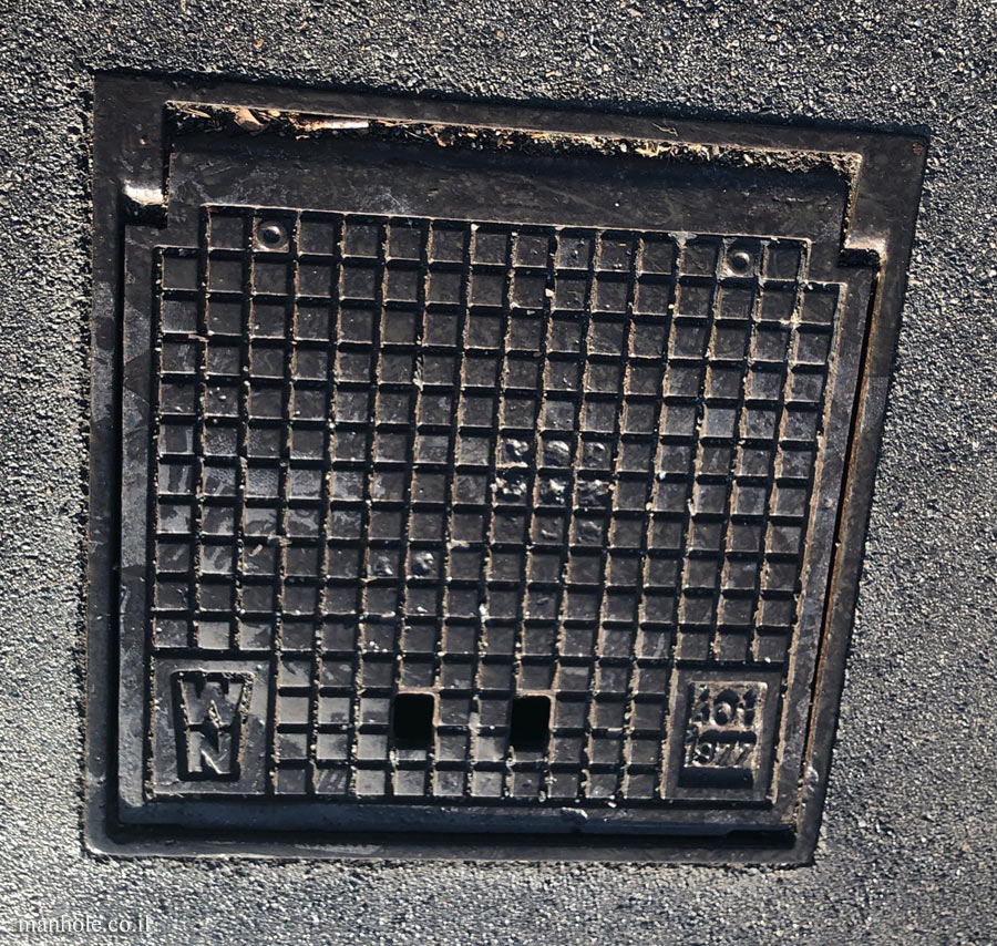 Vienna - Square cap with lift axis on one side