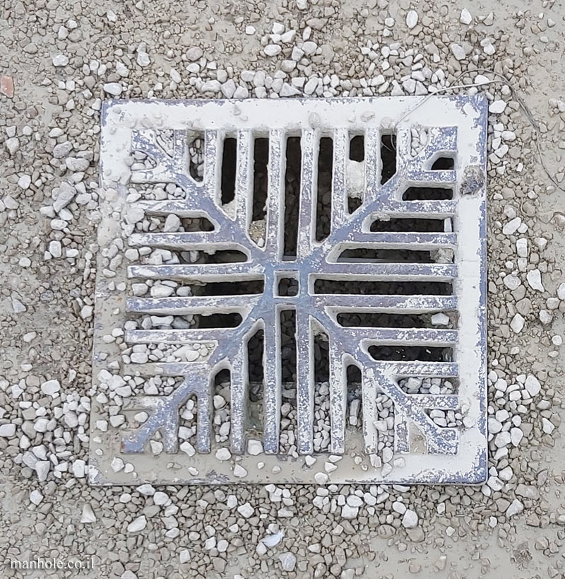 Oxford - A mesh drain cover consisting of four triangles