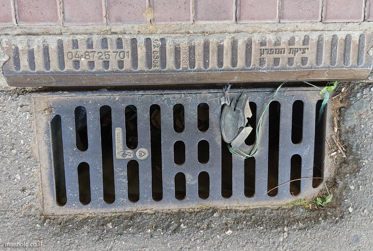 Raanana - sidewalk drainage