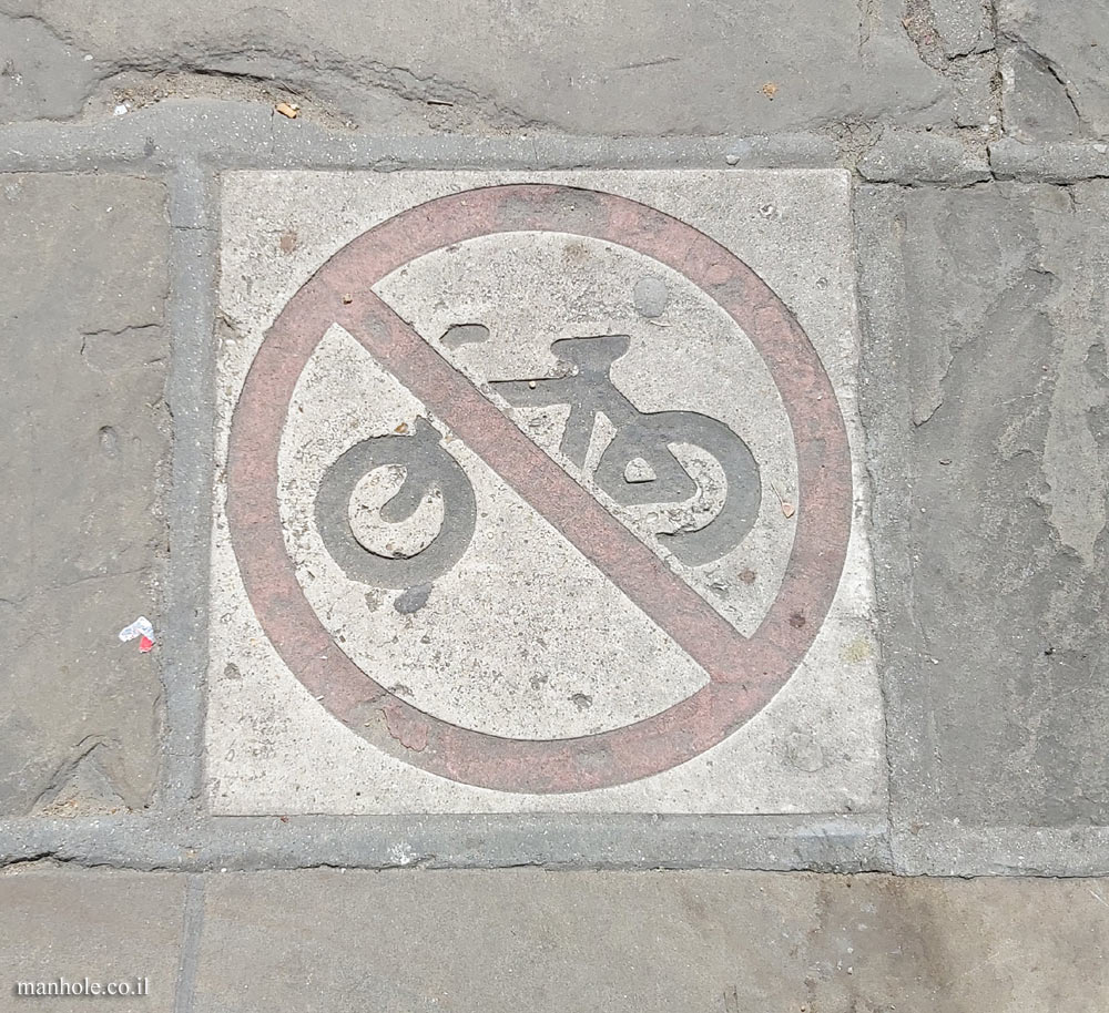 Richmond (London) - Cycling is prohibited