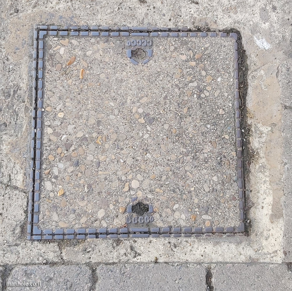 Oxford - concrete cover with a thin metal frame - CCCCO