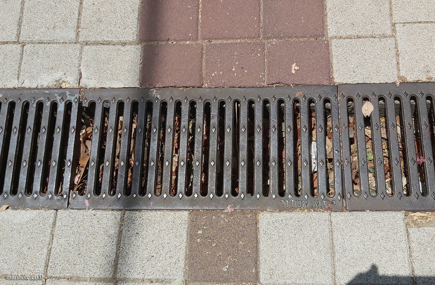 Binyamina - sidewalk drainage - drainage strip