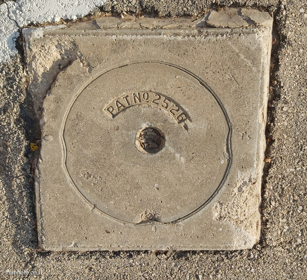 Tel Aviv - Concrete cover with a center lifting opening