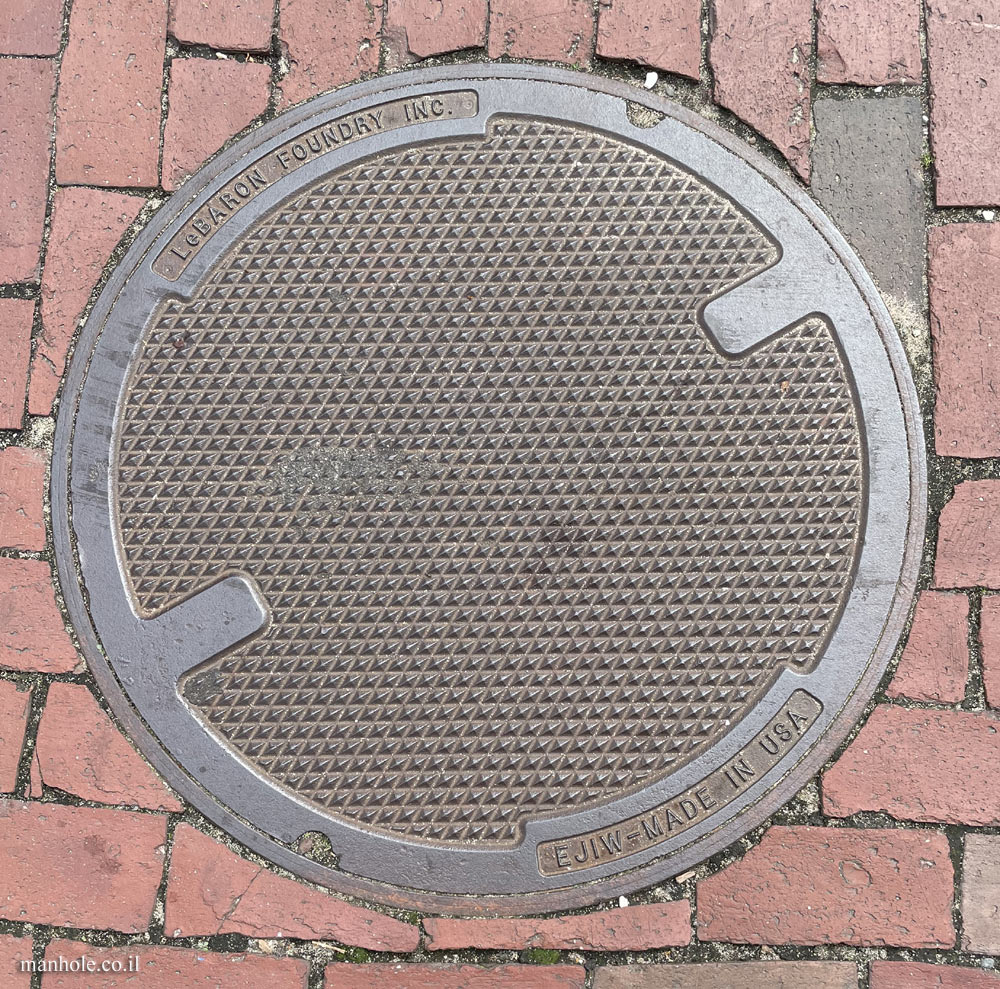 Provincetown - Round lid with a background of small rhombuses