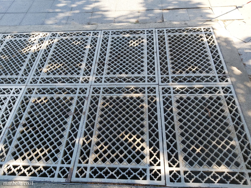 Budapest - Drainage cover with decorations