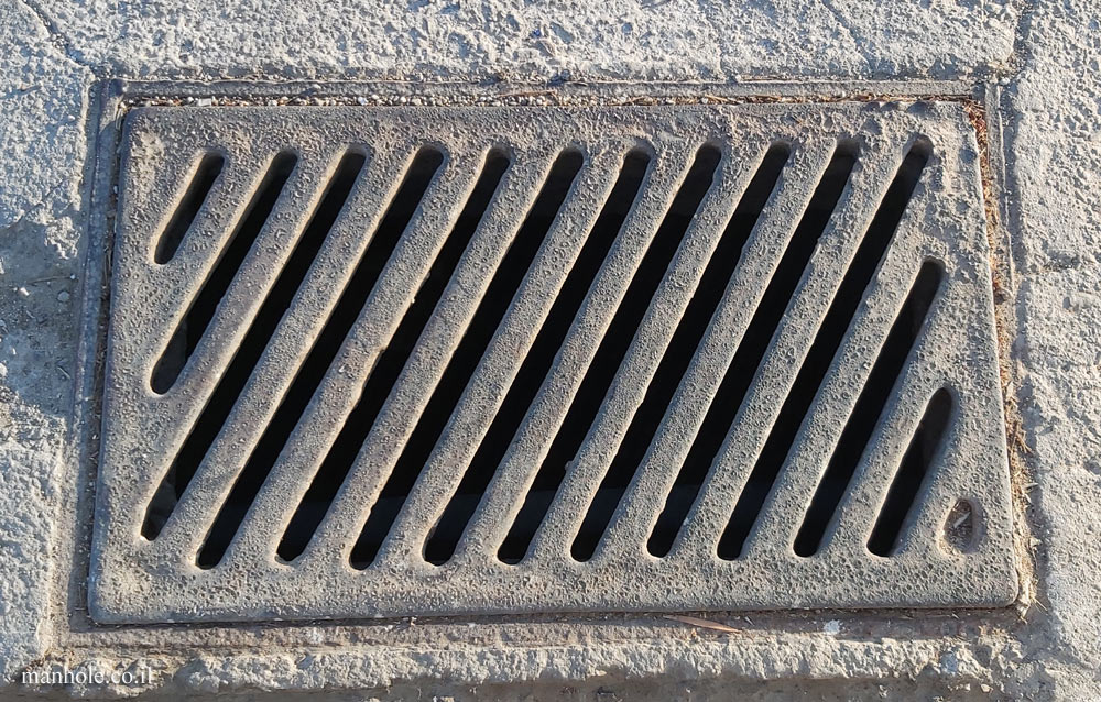 Daratsos - Sidewalk drain with diagonal grooves (2)