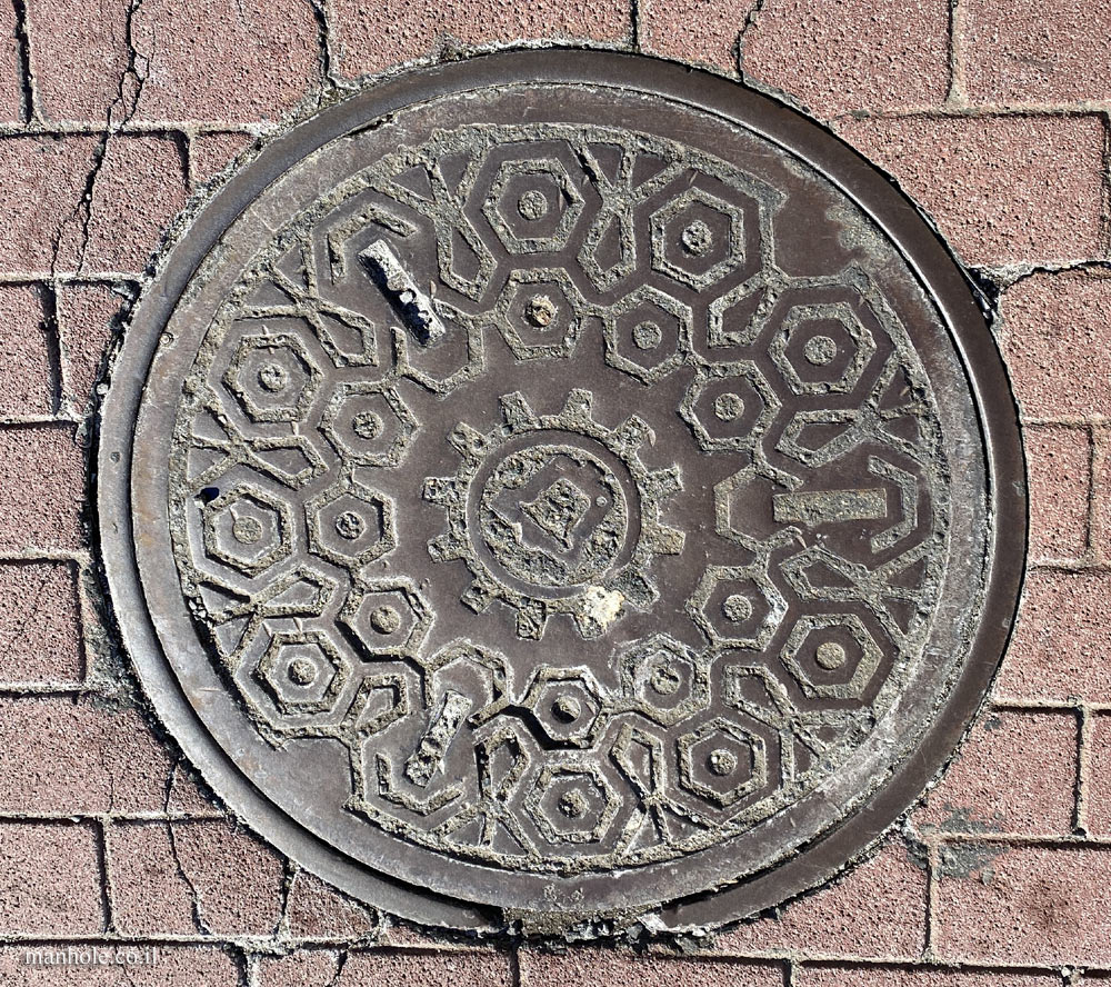 New Haven - A lid with the "bell" of the Bell system