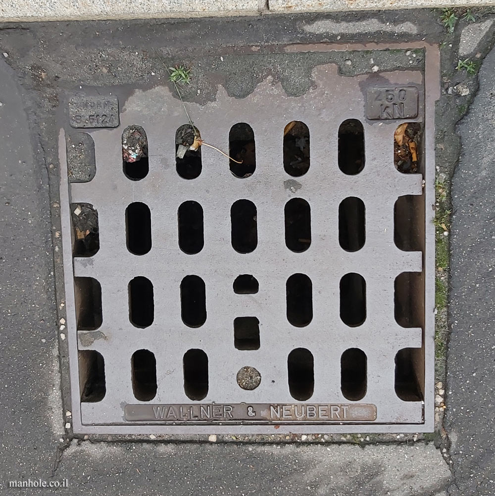 Vienna - Drainage lid with rectangular grooves with rounded corners