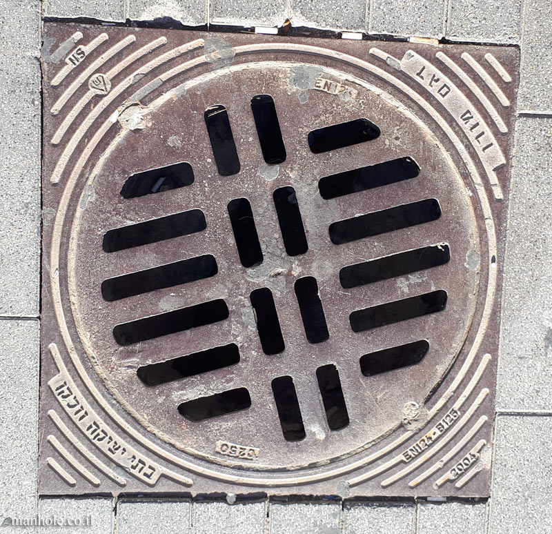 Tel Aviv - Round drainage cover in a square frame