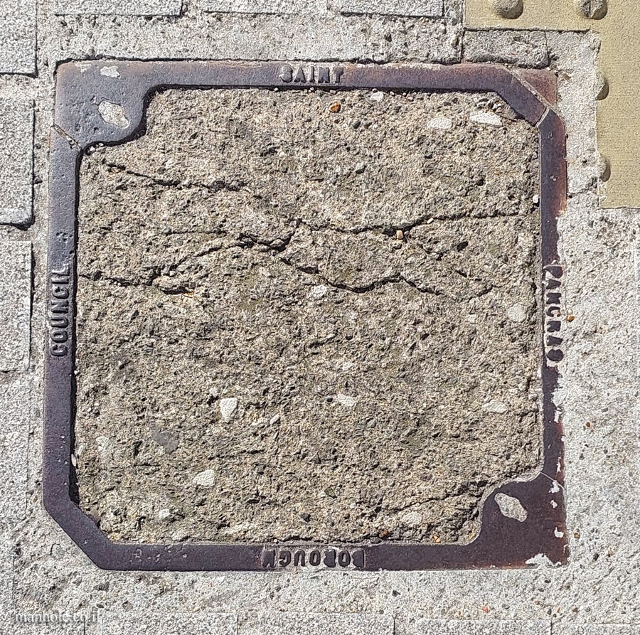 London - Concrete lid with a thin frame