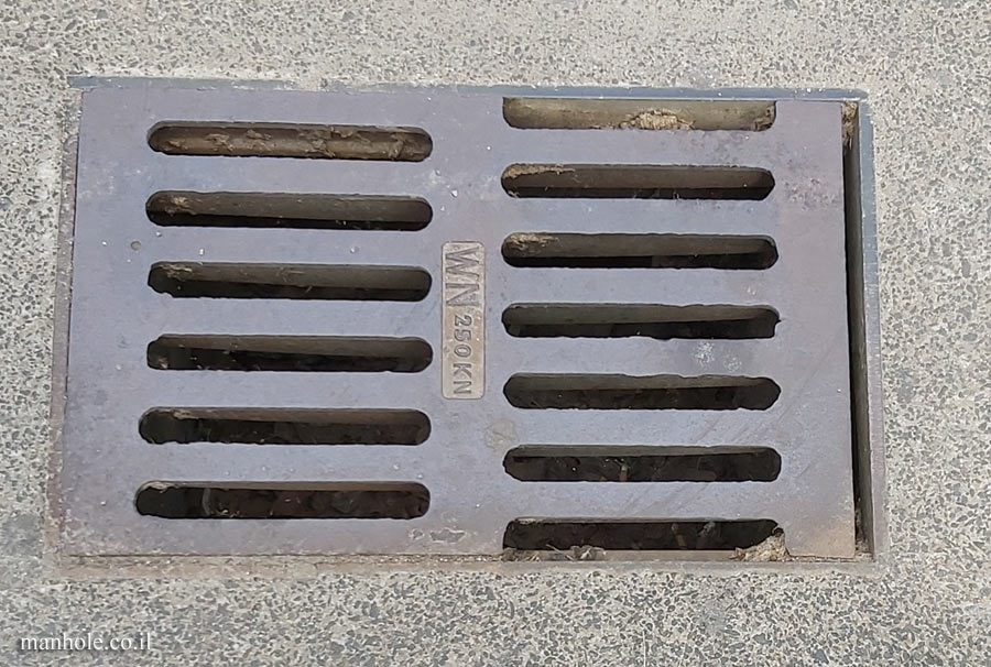 Vienna - Rectangular sidewalk drain (2)