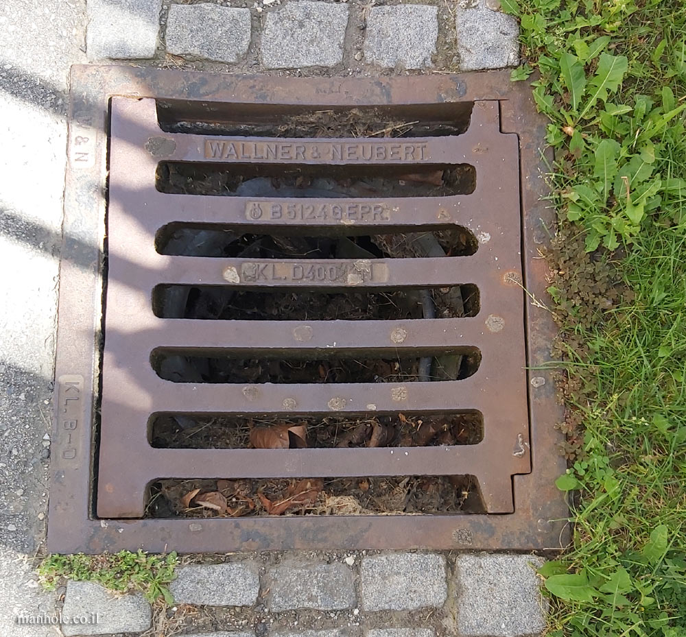 Vienna - square drain cover (2)