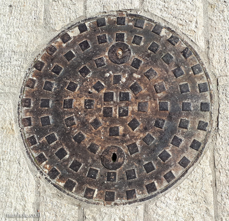 Hebron - Shuhada Street - Round lid with radial squares