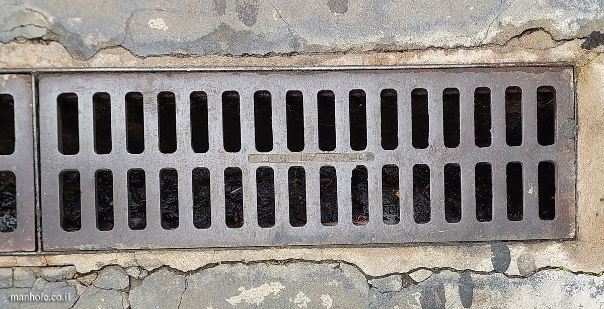 Algés - Sidewalk drainage
