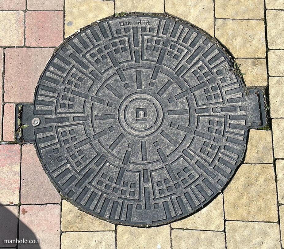 Ivano-Frankivsk - A lid with lines radiating from a common center