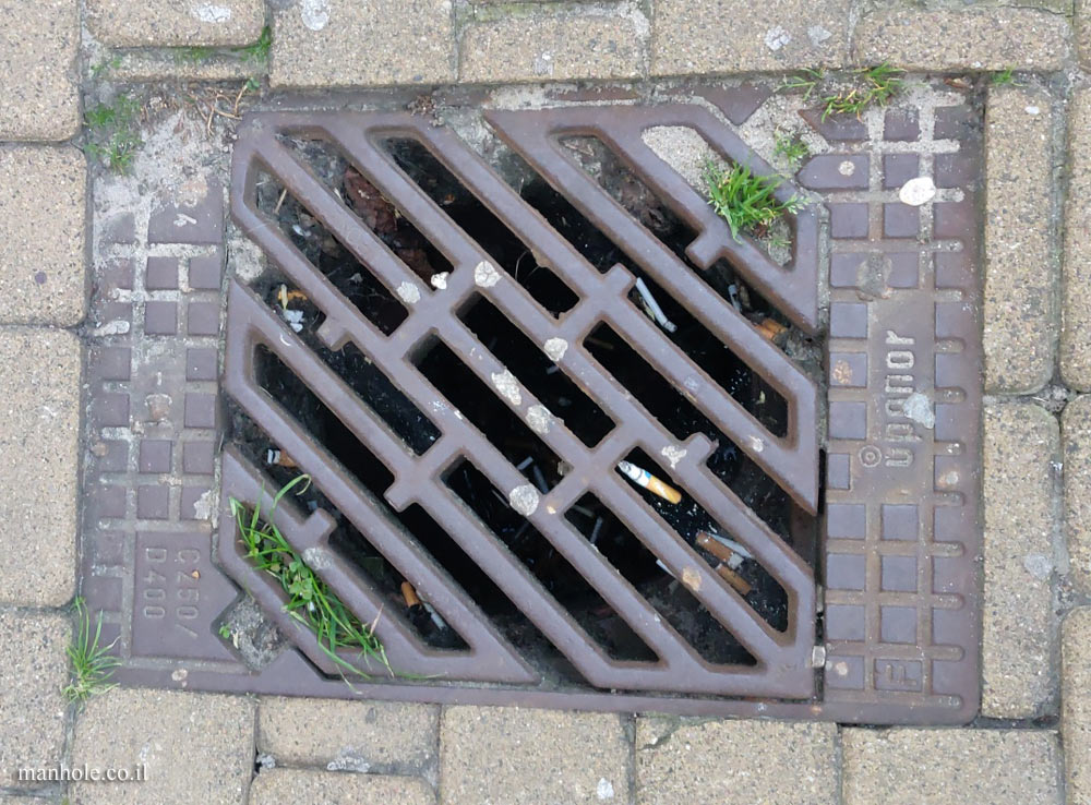 Warsaw - drain cover with diagonal grooves
