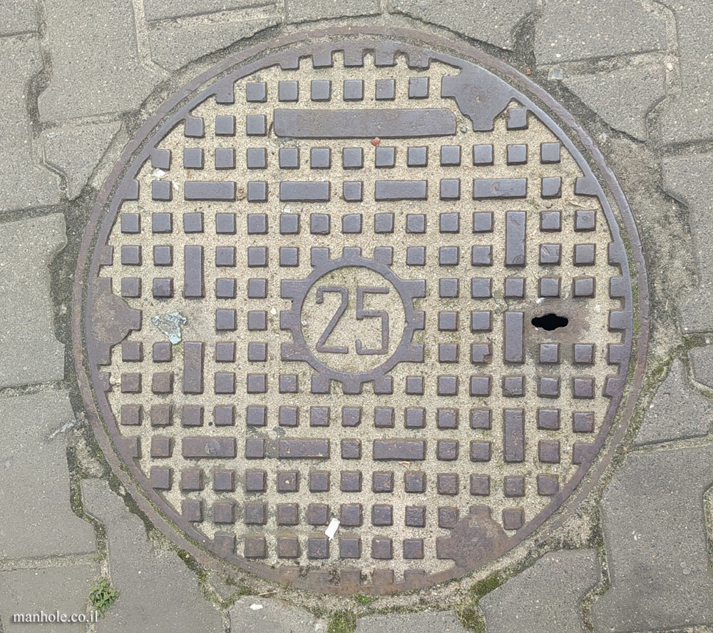 Warsaw - round cover with squares (11)